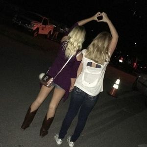 Meet your Posher, Camilya